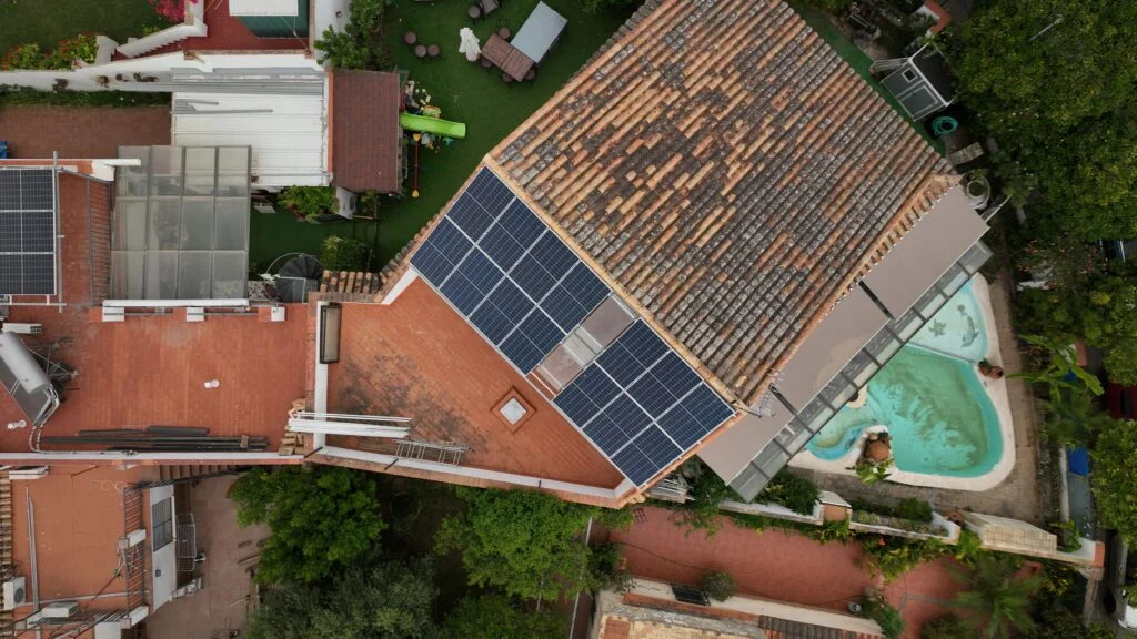 instalación de placas solares de Calderón SL en un domicilio familiar